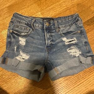 hi !! These are a pair of Aeropostale jean shorts. Haven’t been worn a lot!